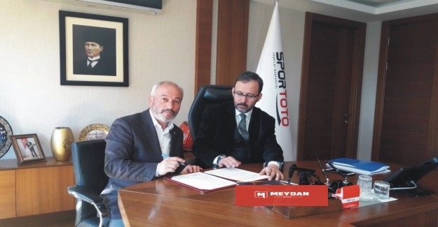Akbulut’tan gençlere büyük hizmet