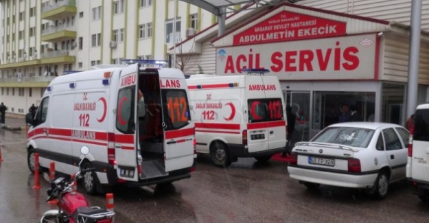 Aksaray&#039;da 2 otomobil çarpıştı iki kişi yaralandı