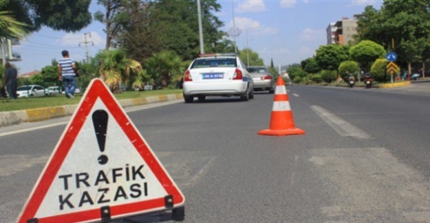 Polis aracı ile otomobil çarpıştı: 8 yaralı