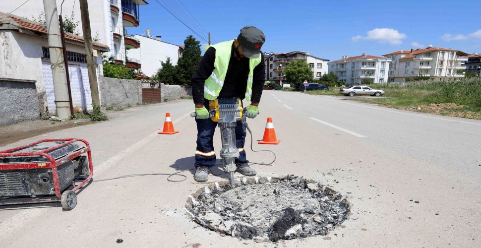 Rögar kapakları yol seviyesine getiriliyor